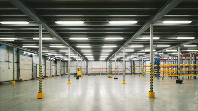 Industrial,Architecture.,Modern,Interior,Of,Huge,Empty,Storehouse.,New,Distribution